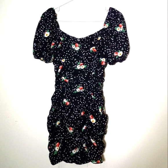 SHEIN Dresses & Skirts - SHEIN Mini Bombacho Dress size XS in Black color, design with flowers.